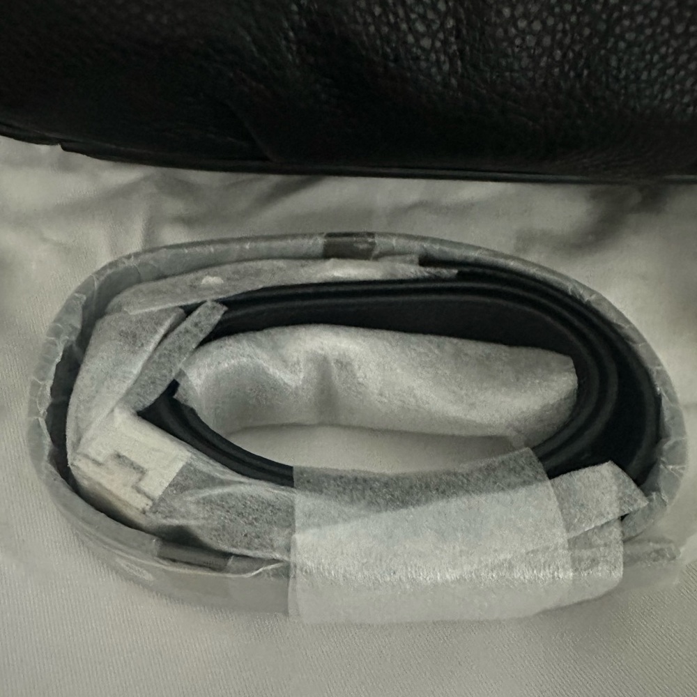 Marc Jacobs Black Leather Bag with Silver Detail - Picture 2 of 7
